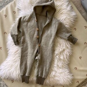 Wool bunting suit for infants